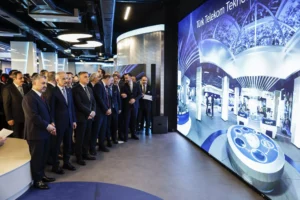 TÜRKİYE’NİN TEKNOLOJİ ÜSSÜ AÇILDI: TÜRK TELEKOM’DAN DİJİTAL İKİZ VE 5G GÖSTERİSİ!