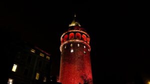 Galata Kulesi kırmızıya büründü: Multipl miyelomda yeni tedaviler umut veriyor