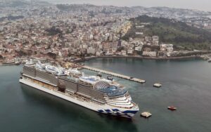 Kuşadası’na Kruvaziyer Akını: 5 Bin Turist