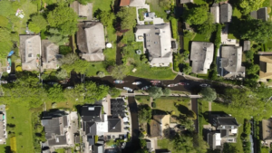 BU KÖYDE ASFALT YOL YOK:ULAŞIM TAMAMEN SU ÜZERİNDEN SAĞLANIYOR2 BİN 800 KİŞİNİN YAŞADIĞI KÖYDE YOL YOK