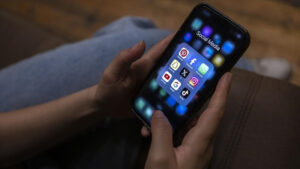 Yunanistan’dan Sosyal Medya Hamlesi: 15 Yaş Altına Yasak Geliyor