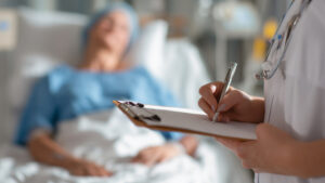 Klinik Araştırmalarda Büyük Başarı: Üç Mekanizmalı “Kanser İğnesi” Dirençli Tümörleri Yok Etti